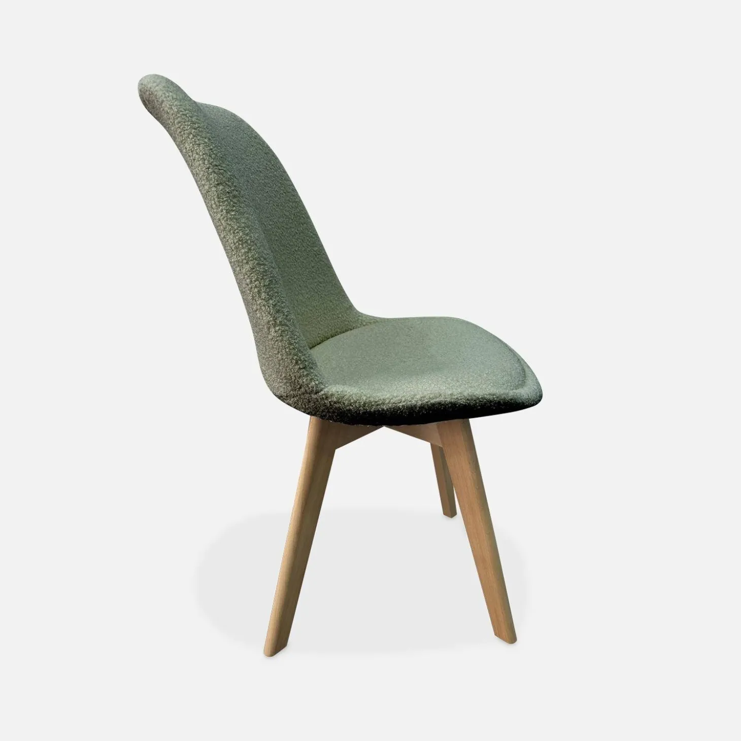 Scandinavische boucléstoel met houten poten (set van 4)