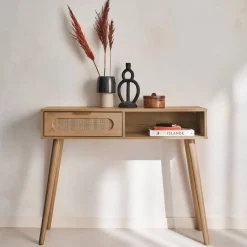 Scandinavische console met houtdecor en afgerond riet
