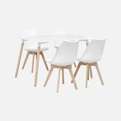 Scandinavische eettafel met houten poten en 4 stoelen