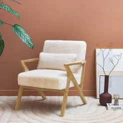 Scandinavische fauteuil van naturelkleurig hout en imitatiebonteffect