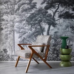 Scandinavische fauteuil van hout en luipaardprint