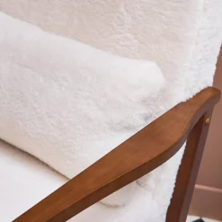Scandinavische fauteuil van walootkleurig hout en imitatiebonteffect