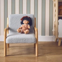 Scandinavische kinderfauteuil in hout en boucléstof