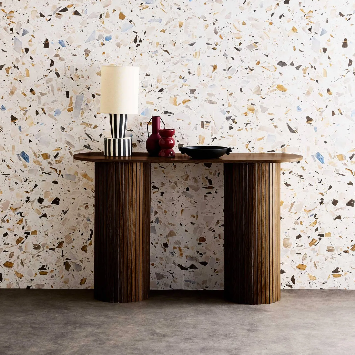 Scandinavische ovale sidetable met groeven effect hout