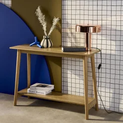 Scandinavische sidetable met walnotenhoutdecor