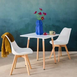 Scandinavische vierkante eettafel in hout, 2 stoelen