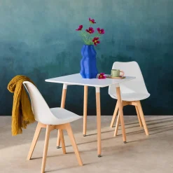 Scandinavische vierkante eettafel in hout, 2 stoelen