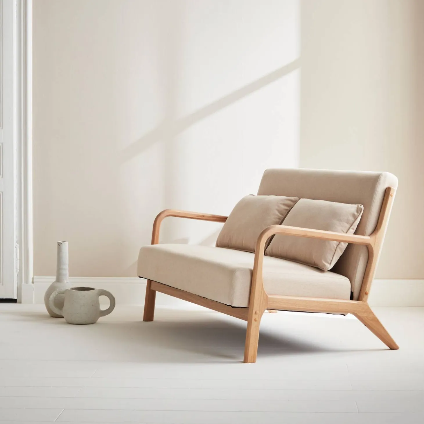 Scandinavische 2-zitsbank naturelkleurig hout en stof