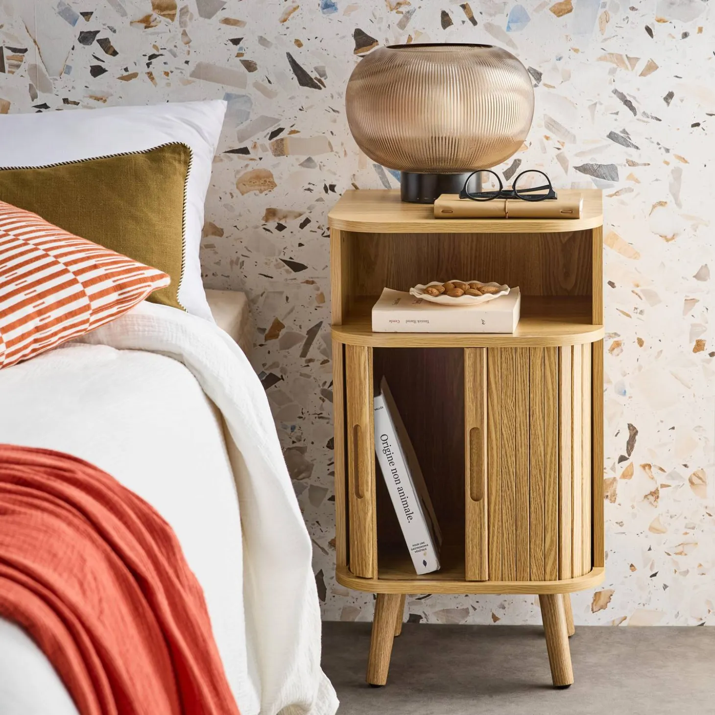 Scandinavisch nachtkastje houtdecor 2 schuifdeuren