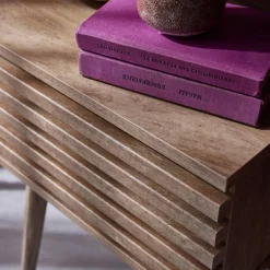 Scandinavisch nachtkastje in gegroefd houtdecor
