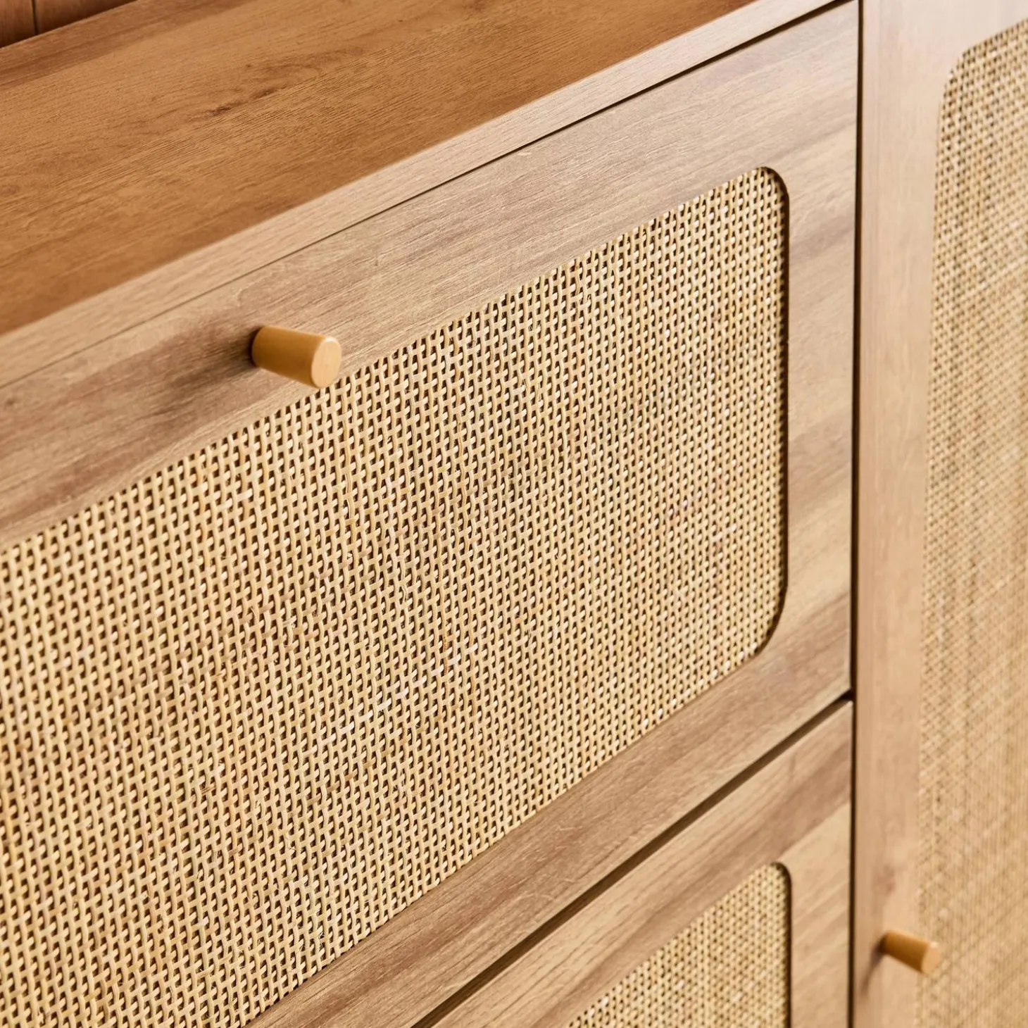 Schoenenkast met 3 kleplades en 1 deur houtdecor en rotan 120cm