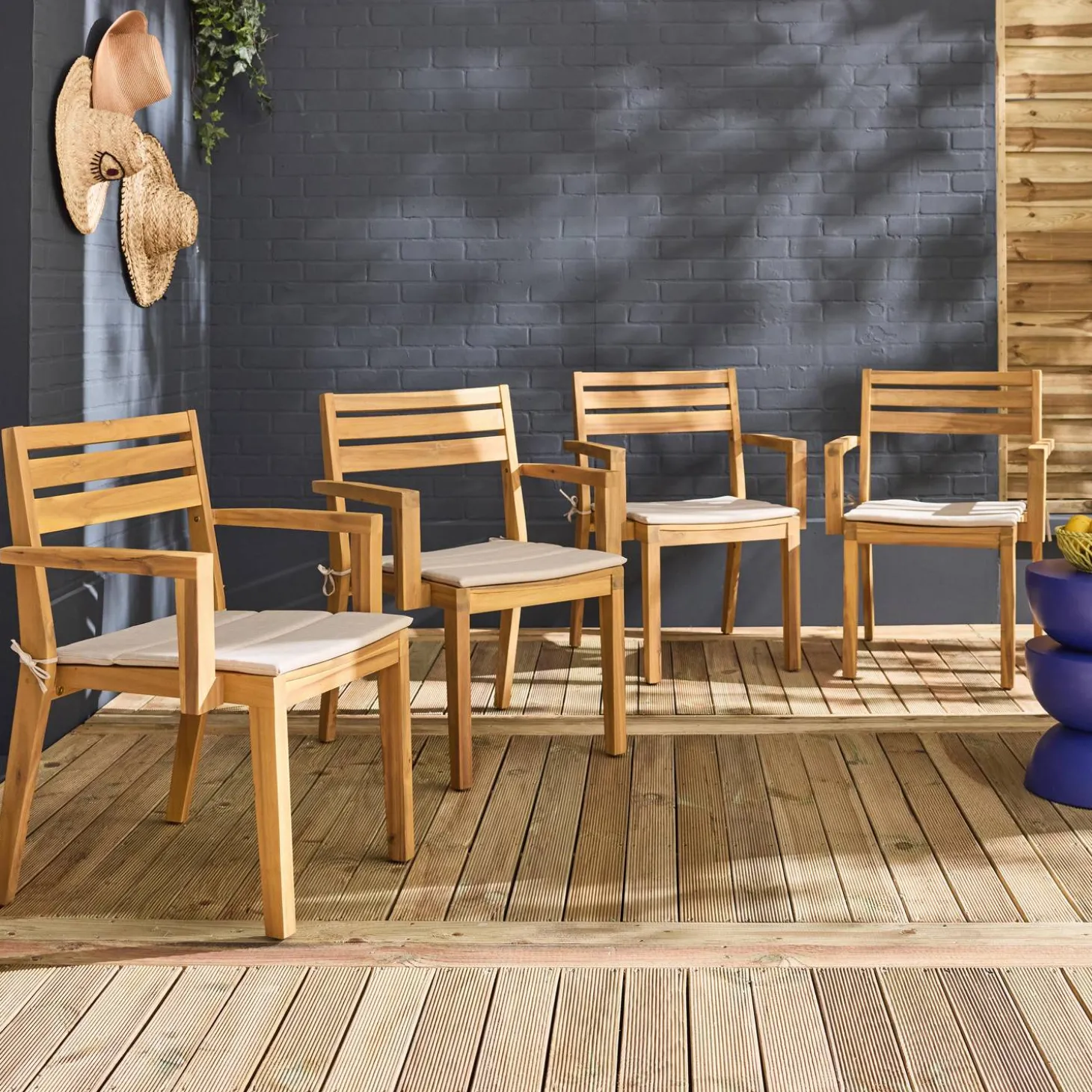 Set van 4 acaciahouten tuinstoelen met kussen