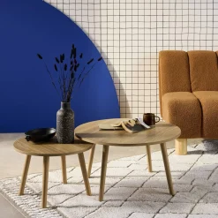 Set van 2 ronde salontafels in walnootkleurig hout