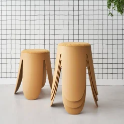 Set van 4 stapelkrukken in boucléstof