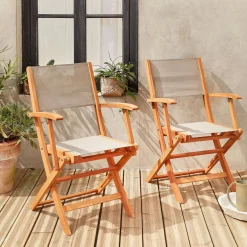 Set van twee houten armstoelen