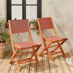 Set van twee houten klapstoelen