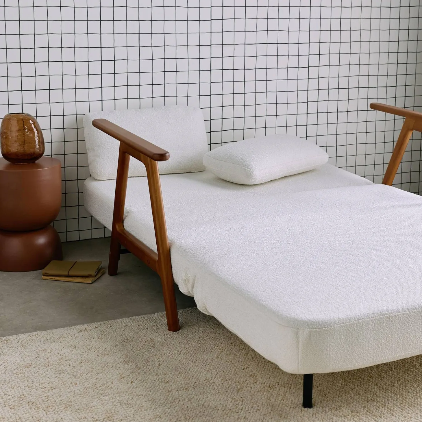 Slaapbank 2-zits rubberhout walnootkleur en bouclé-stof