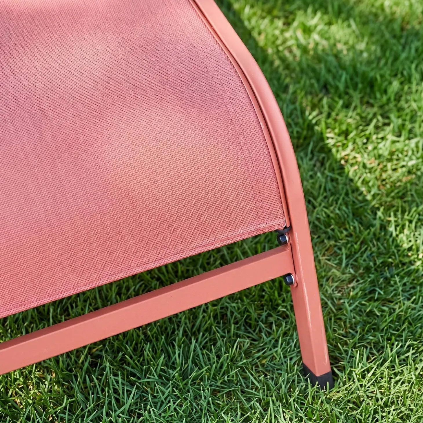 Stapelbare ligstoelen met meerdere posities, hoofdkussen en wieltjes (set van 2)