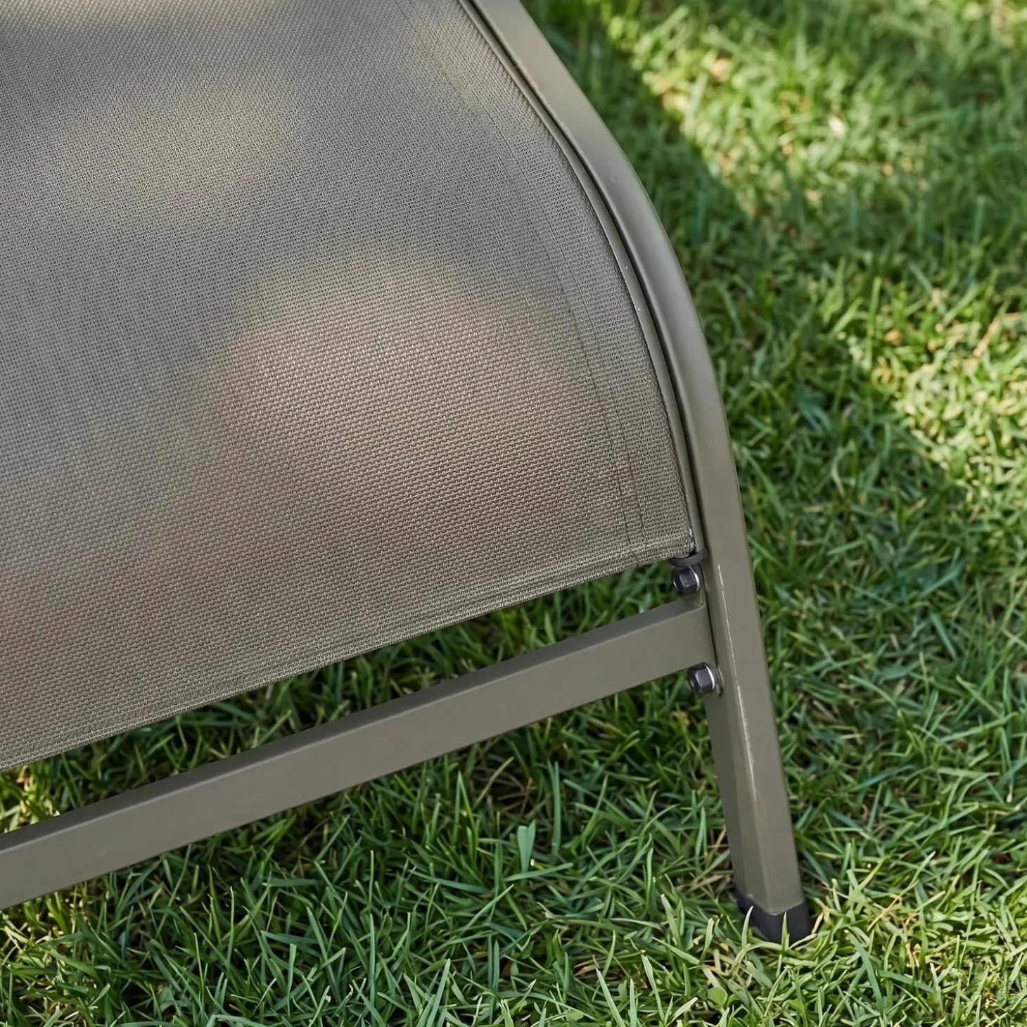 Stapelbare ligstoelen met meerdere posities, hoofdkussen en wieltjes (set van 2)