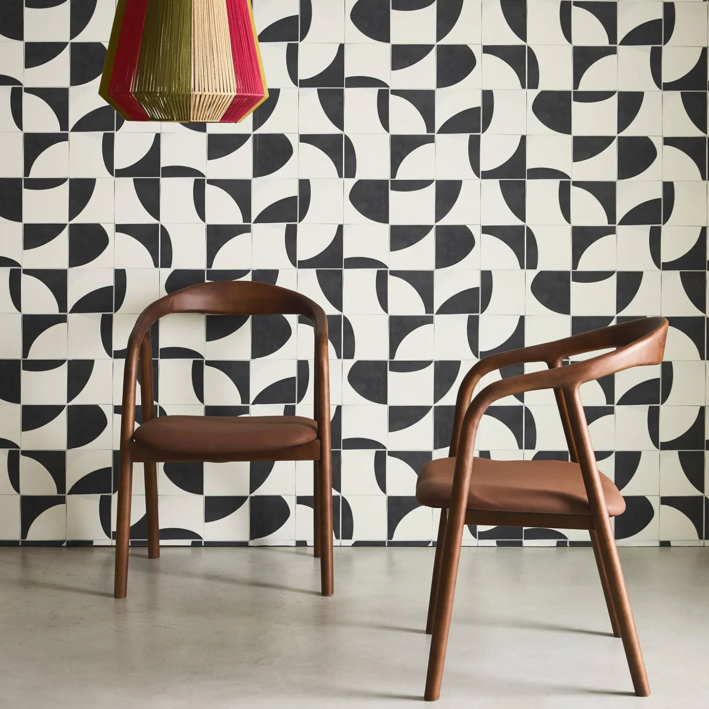 Stoelen vintage rubberhout en kunstleer (set van 2)
