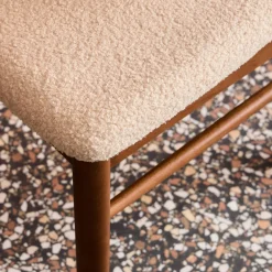 Stoel van walnootkleurig hout rotan en bouclé (set van 2)
