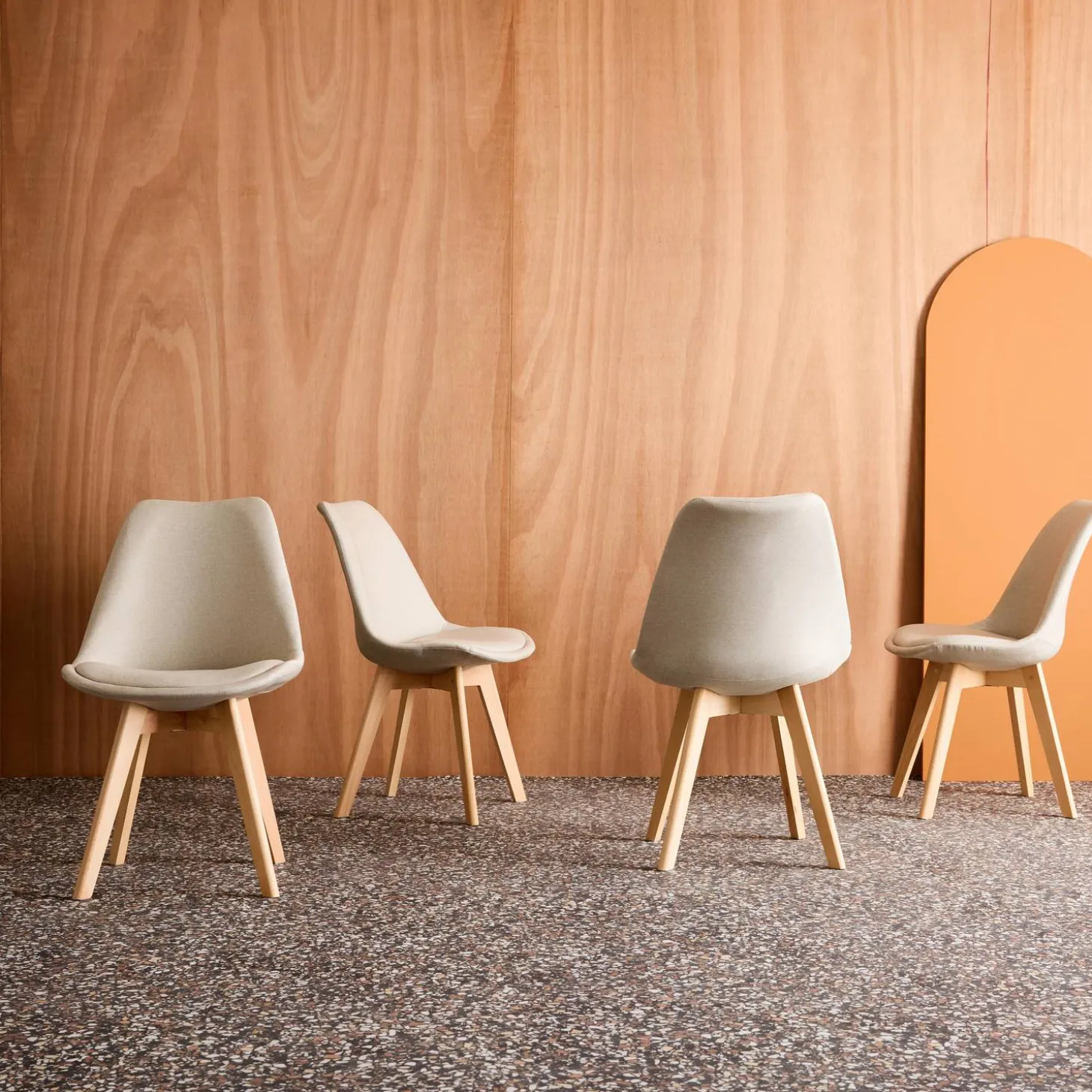 Stoffen Scandinavische stoelen met beukenhouten poten (set van 4)