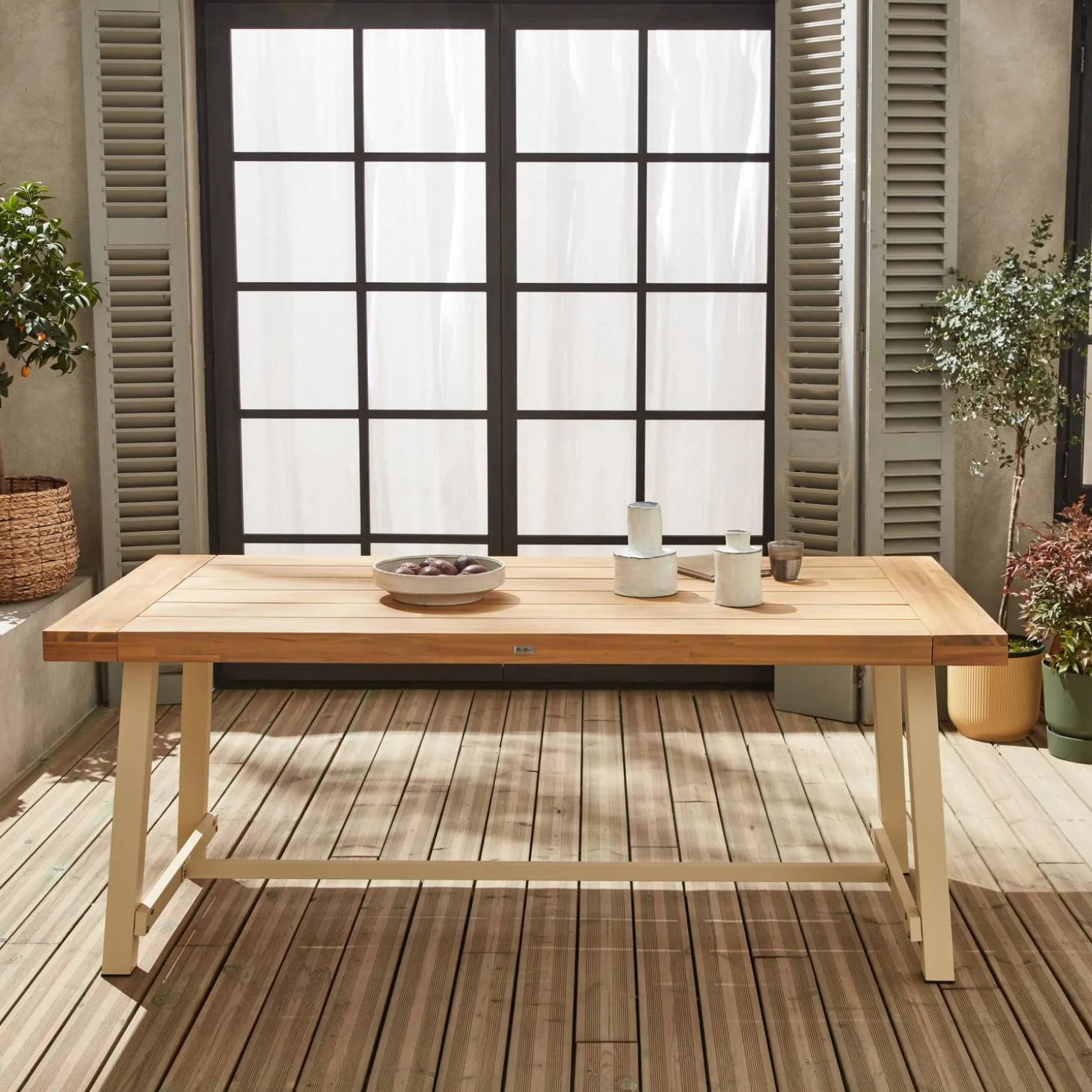 Tafel van hout en metaal, 190cm, 6-8 zitplaatsen