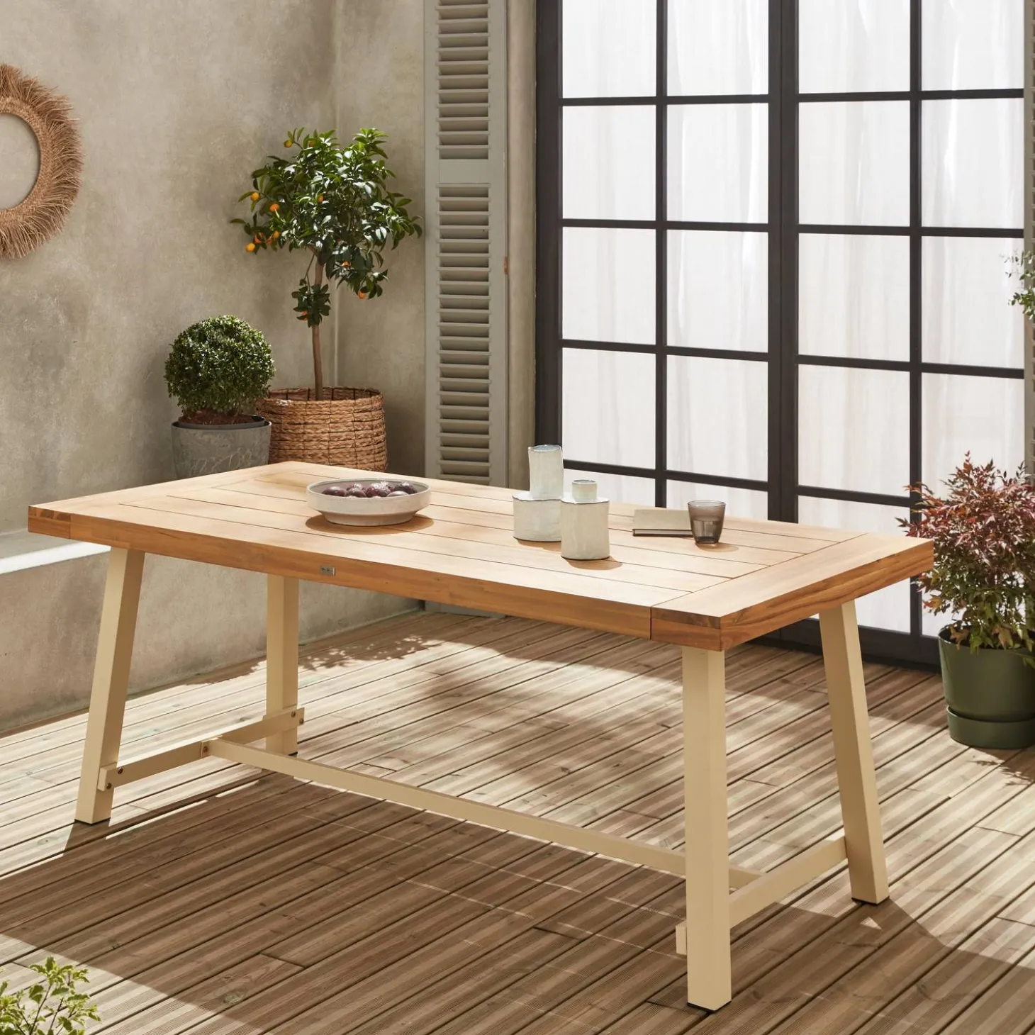 Tafel van hout en metaal, 190cm, 6-8 zitplaatsen