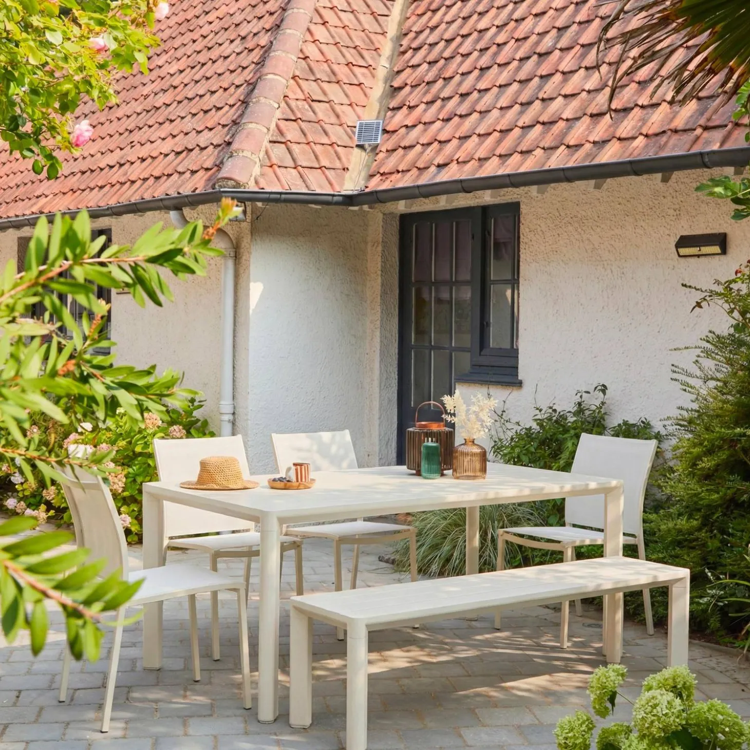 Tuinset, 1 bank en 4 stoelen van aluminium en textilene