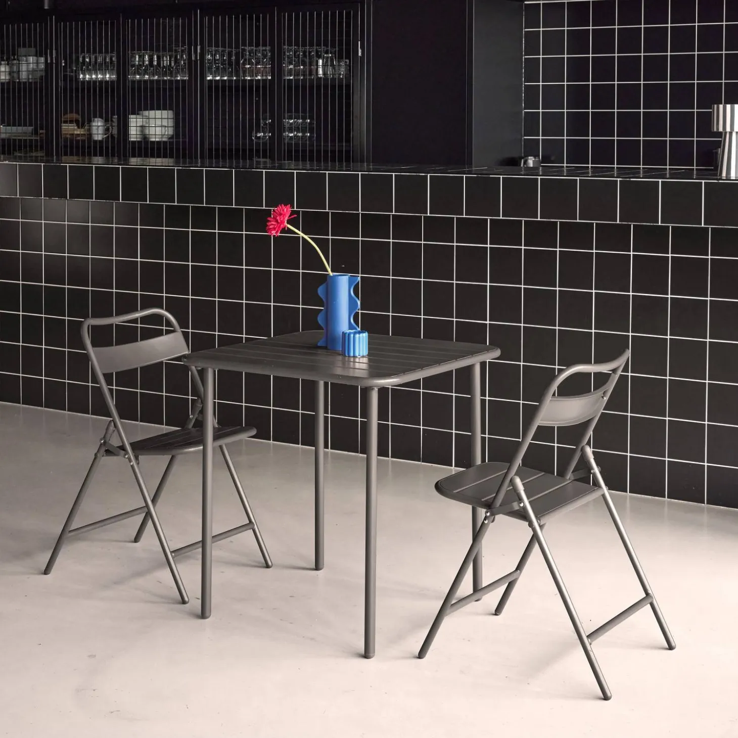 Tuintafel met 2 opklapbare stoelen metaal