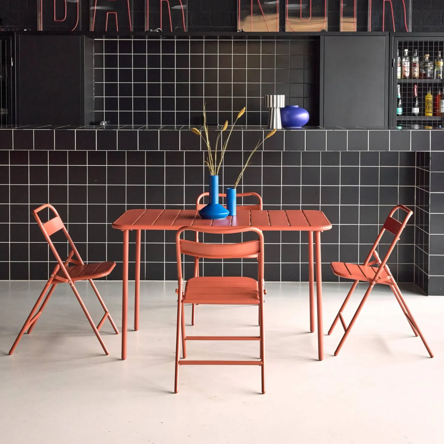 Tuintafel + 4 opklapbare stoelen metaal