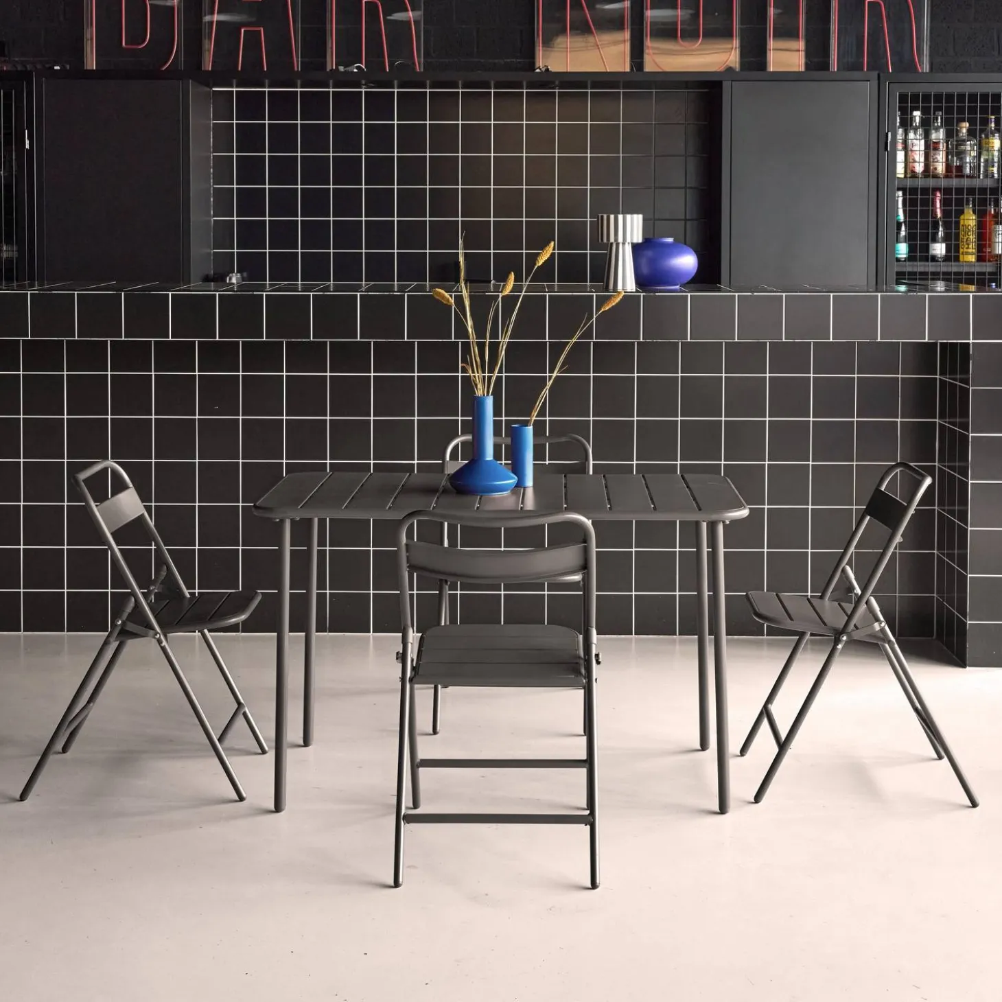 Tuintafel + 4 opklapbare stoelen metaal