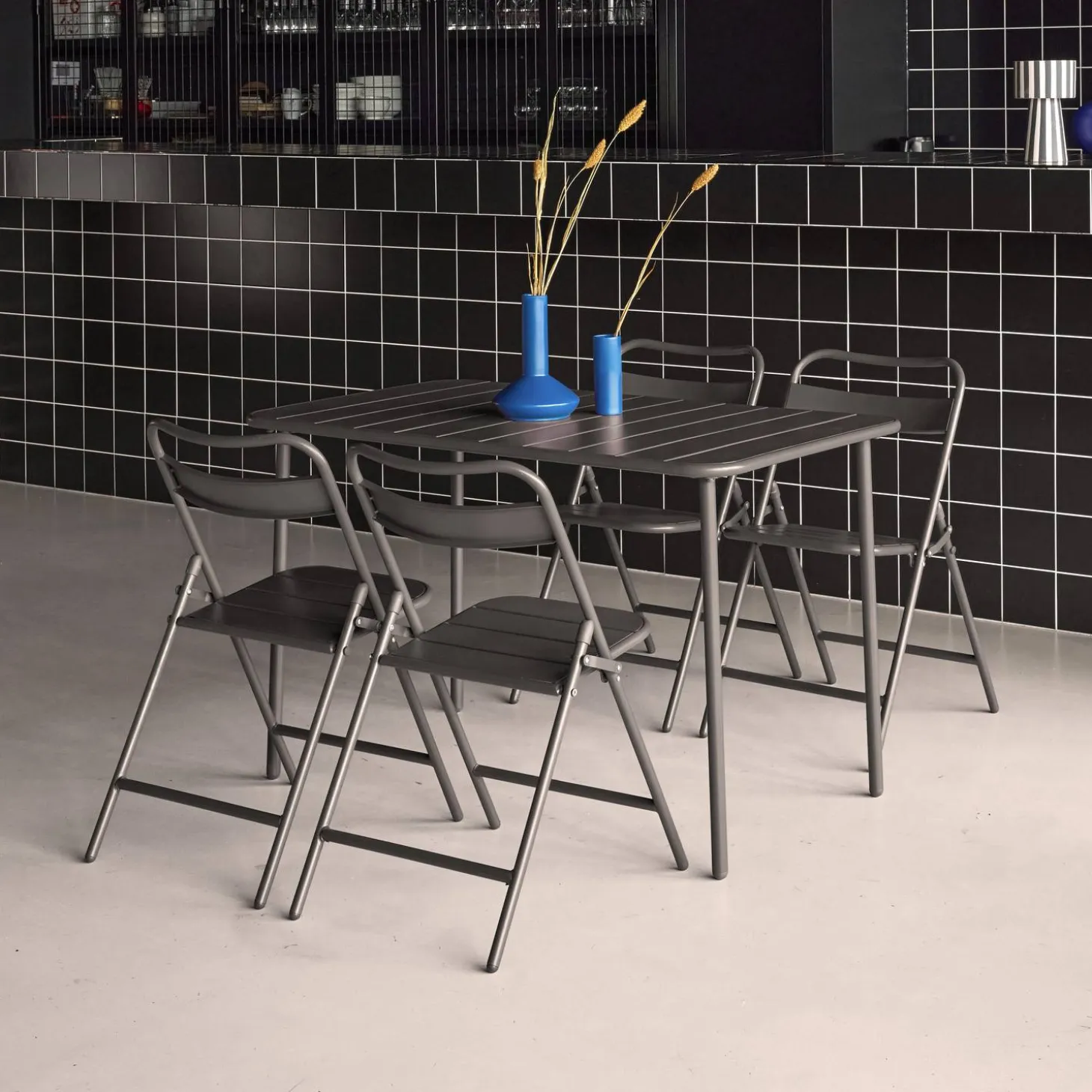 Tuintafel + 4 opklapbare stoelen metaal