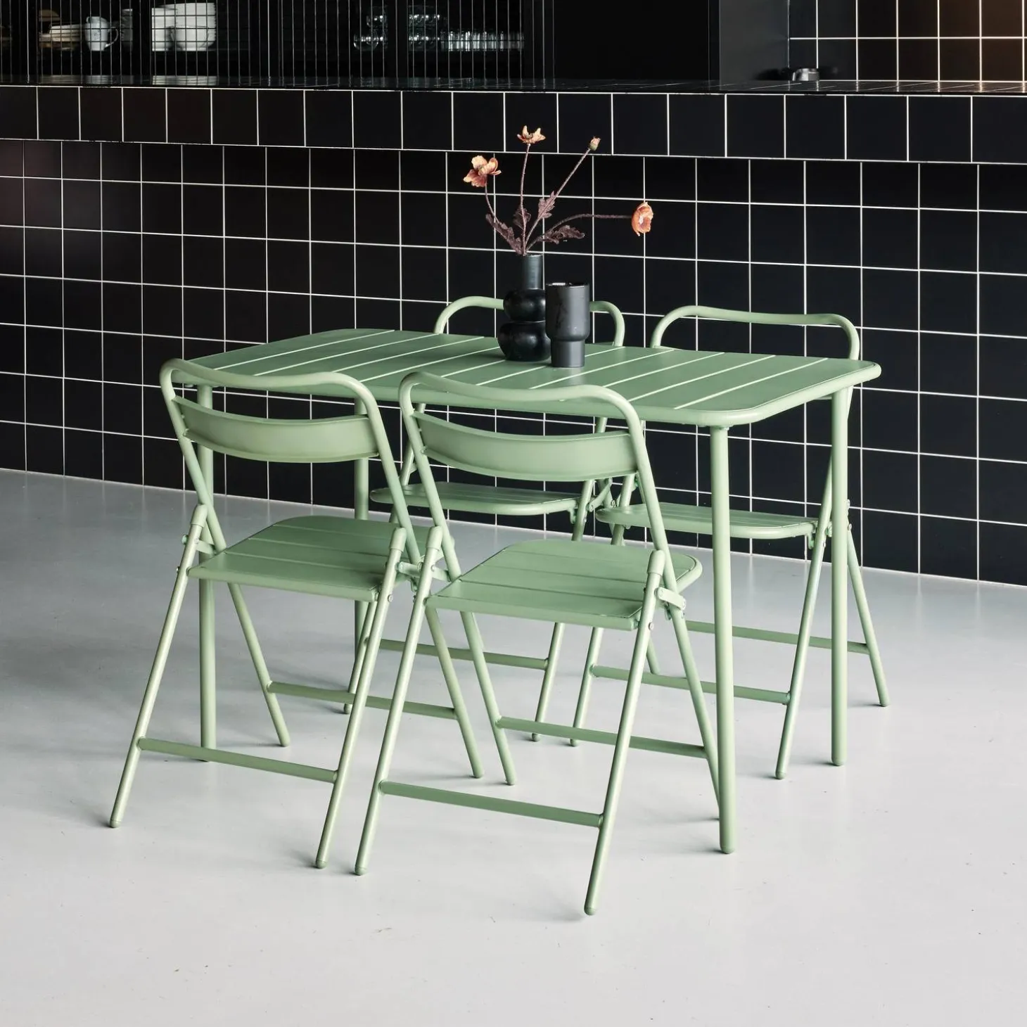 Tuintafel + 4 opklapbare stoelen metaal