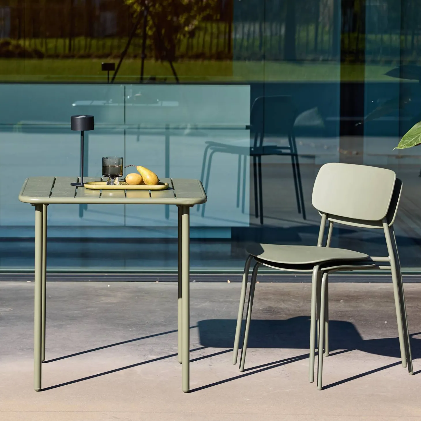 Tuintafel + 2 stoelen metaal