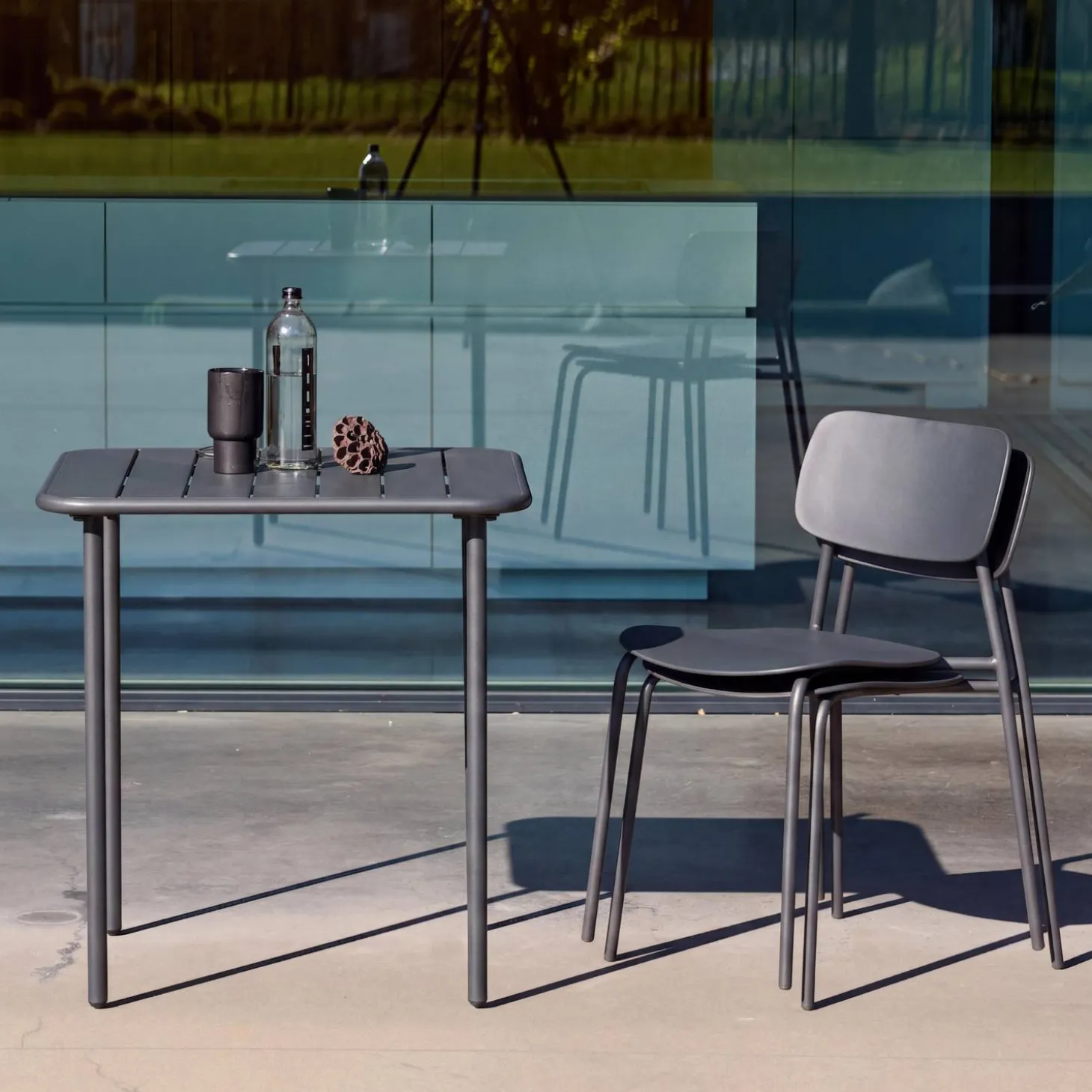 Tuintafel + 2 stoelen metaal