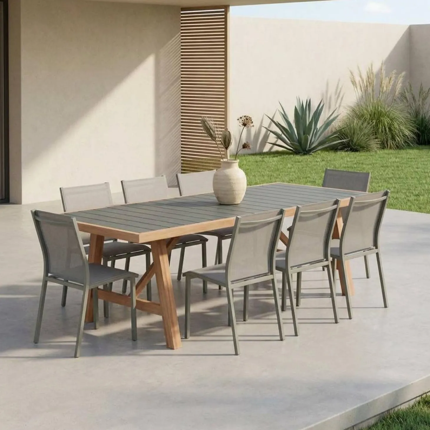 Tuintafel van hout en aluminium met 8 stoelen