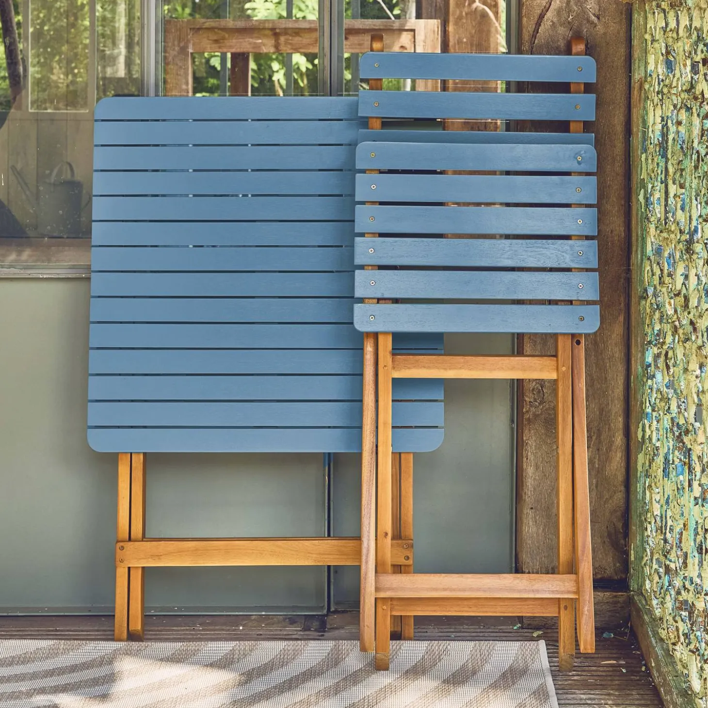 Tuintafel van hout met 2 opklapbare stoelen