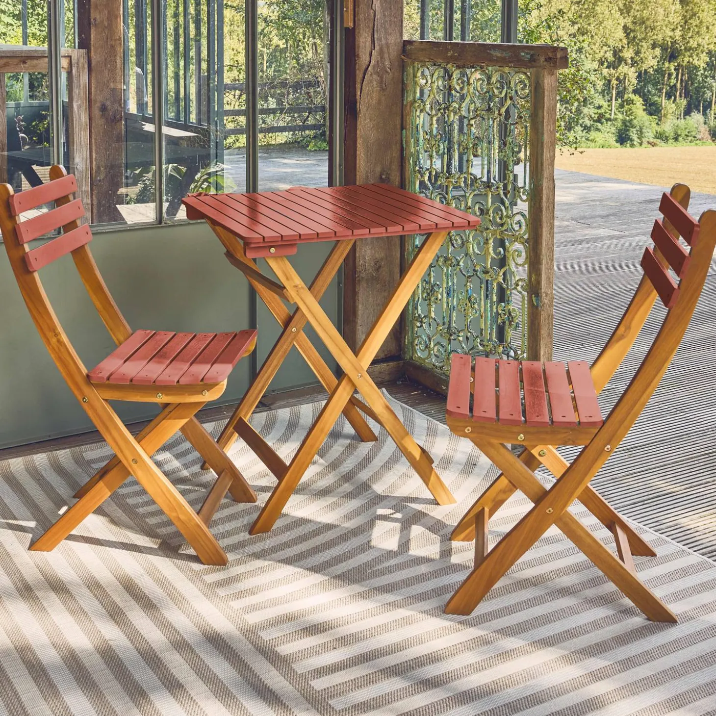 Tuintafel van hout met 2 opklapbare stoelen