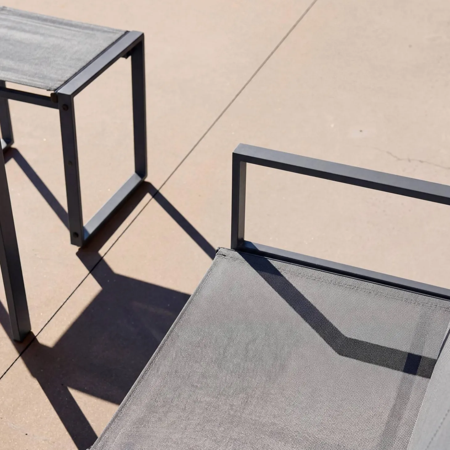 Tuintafel + 4 zitplaatsen inschuifbare set van staal en textileen