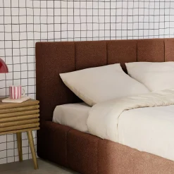 Tweepersoonsbed 140x190cm met opbergbox lattenbodem en hoofdbord in getextureerde bouclé