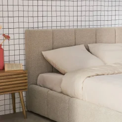 Tweepersoonsbed 160x200cm met opbergbox lattenbodem en hoofdbord in getextureerde bouclé