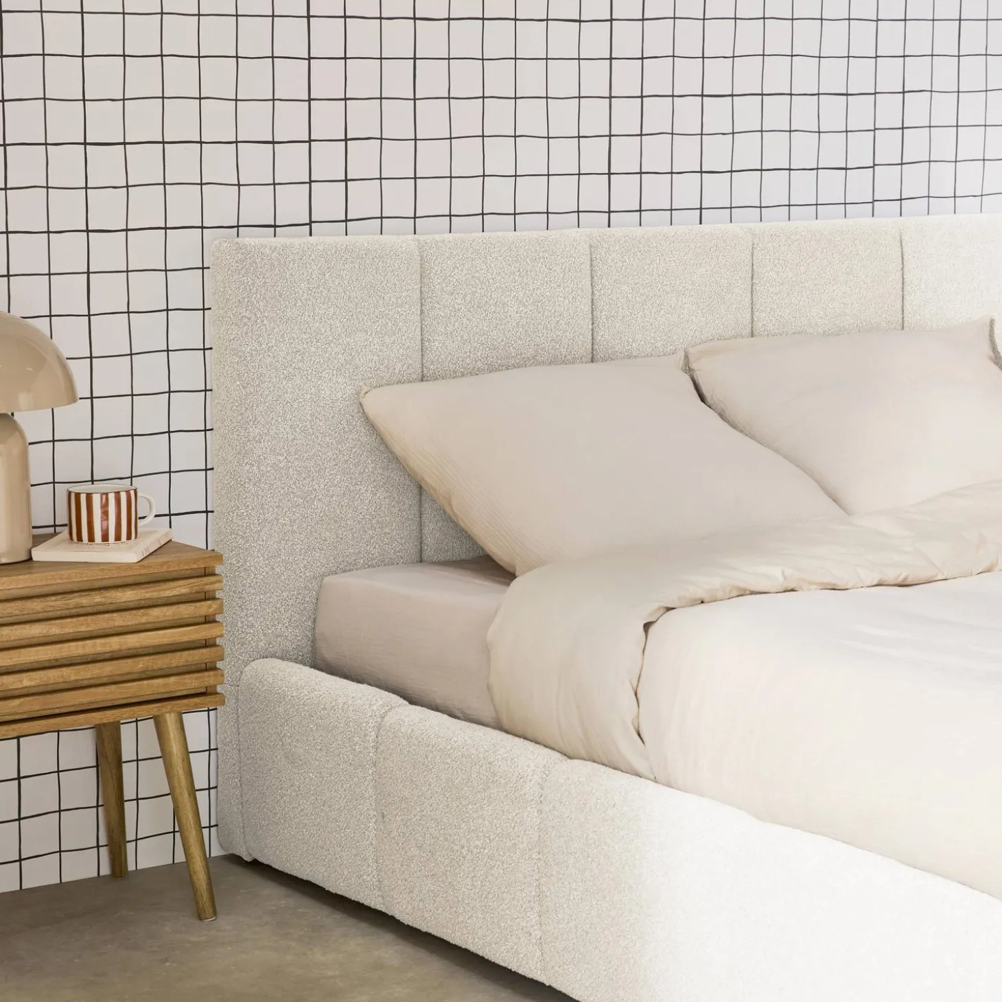 Tweepersoonsbed 140x190cm met opbergbox lattenbodem en hoofdbord in getextureerde bouclé
