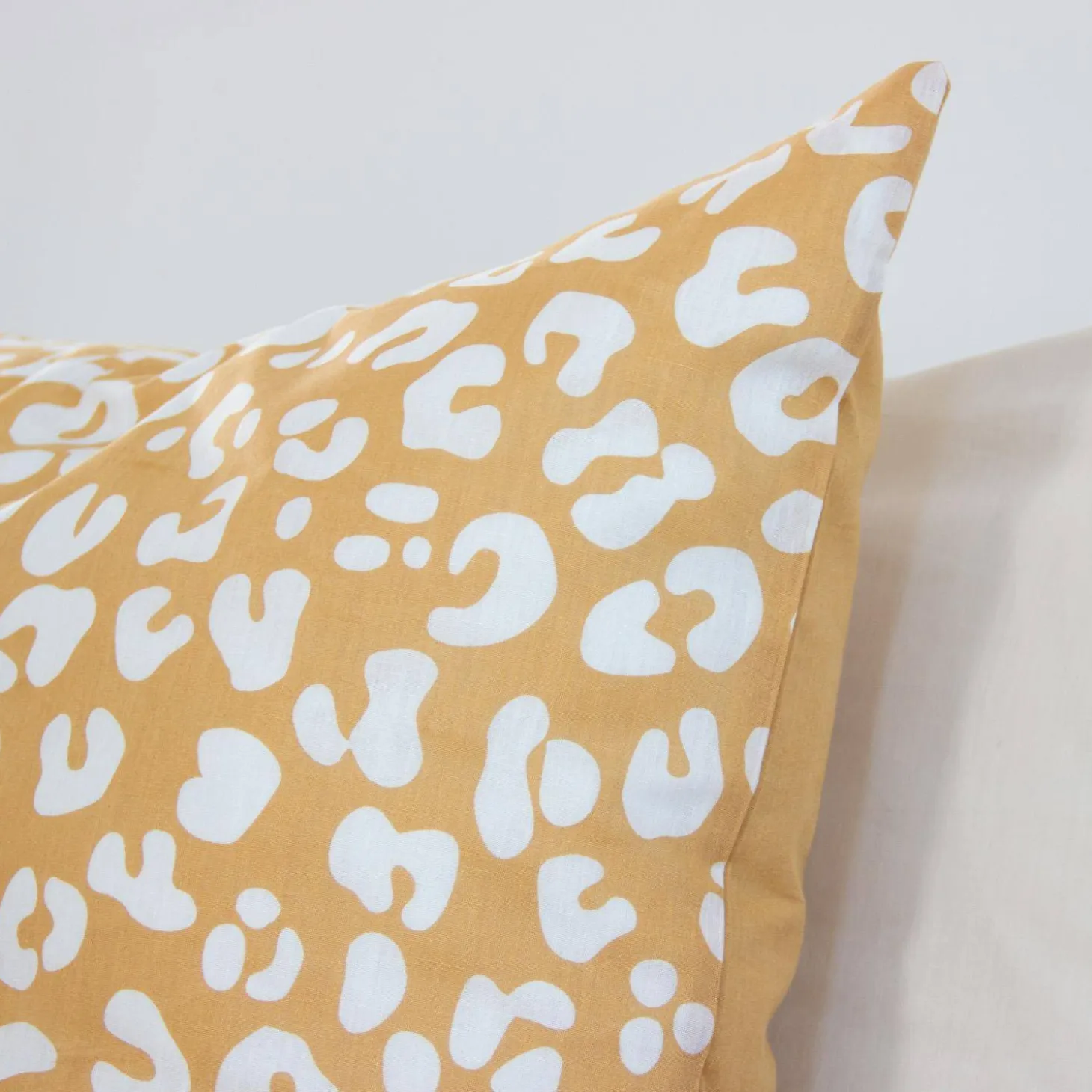 Tweepersoons dekbedset met gele luipaardprint omkeerbaar