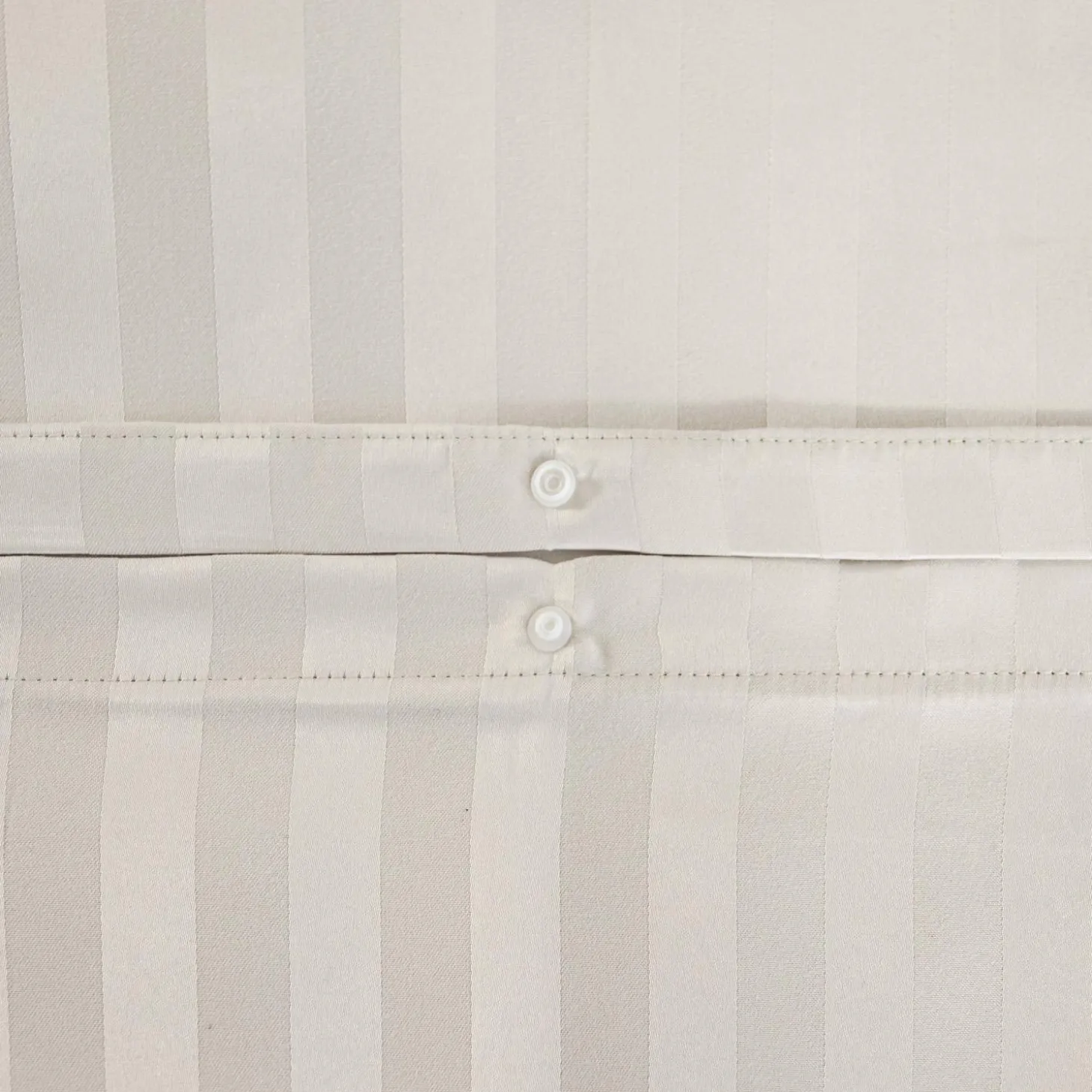 Tweepersoons polyester satijn-effect beddengoed met fijne strepen beige