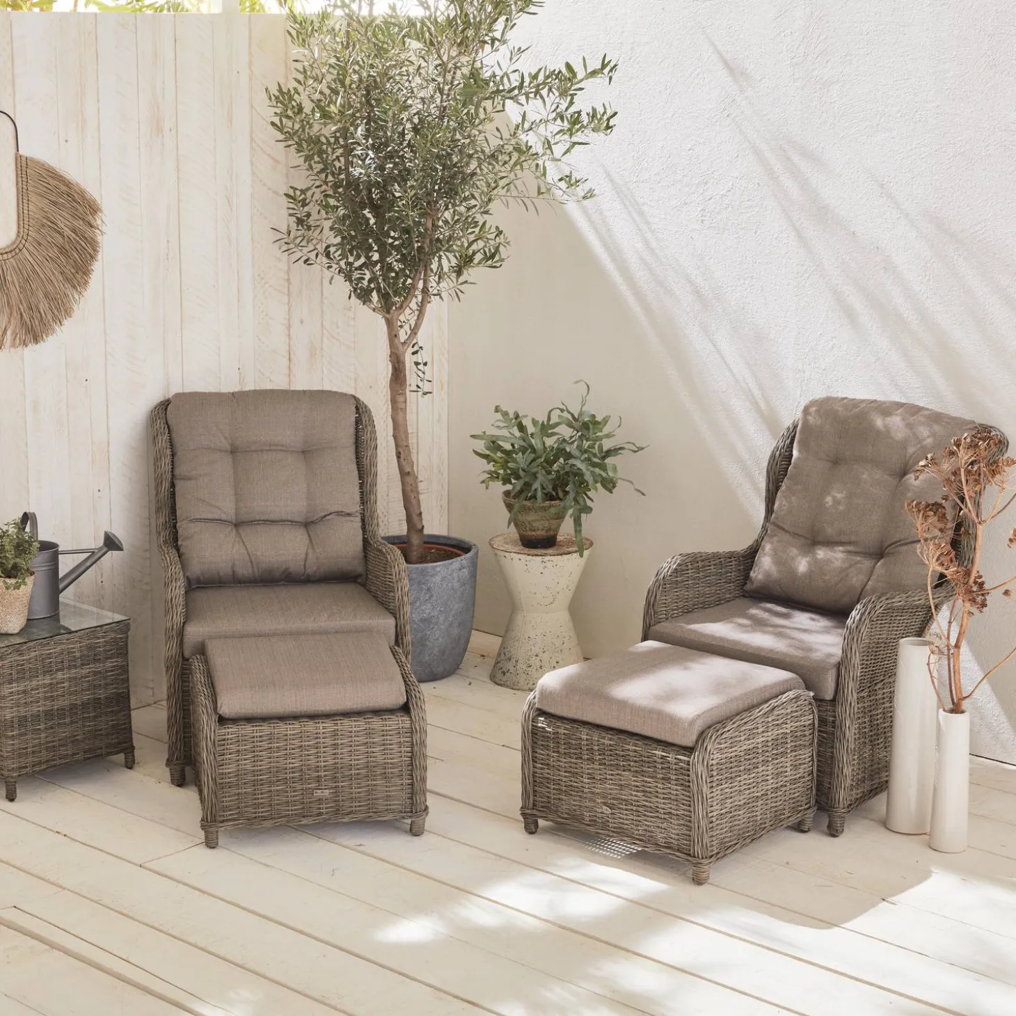 Twee wicker relaxstoelen met poef - Barletta