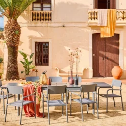 Uitschuifbare aluminium tuintafel, 8 textilène stoelen.