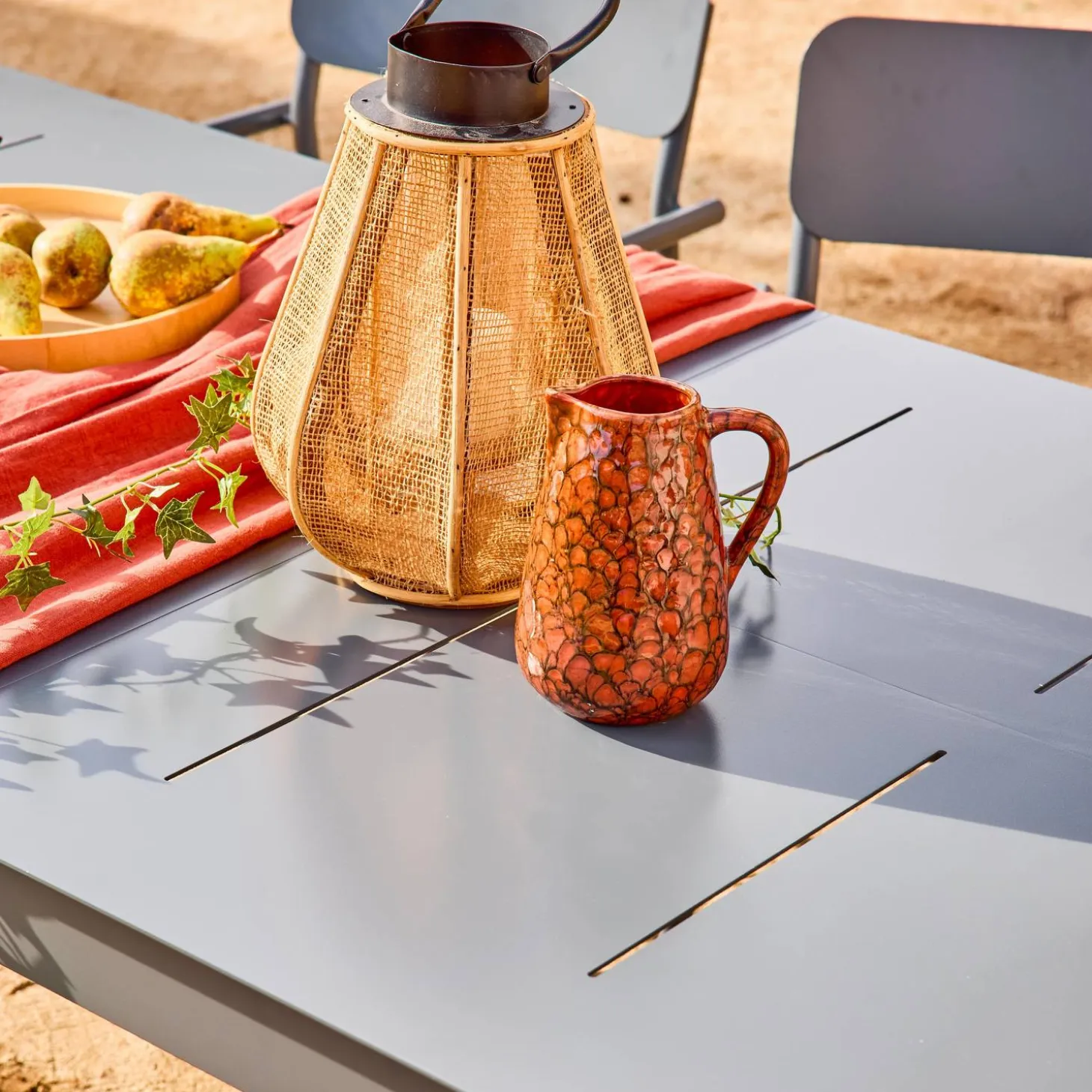 Uitschuifbare aluminium tuintafel, 8 textilène stoelen.