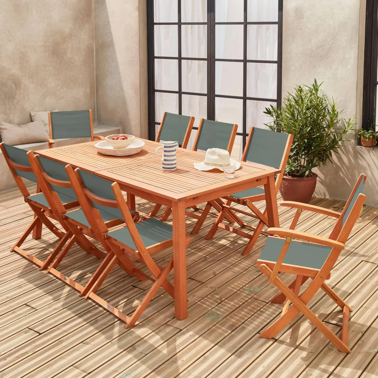 Uitschuifbare houten tuintafel met 8 stoelen