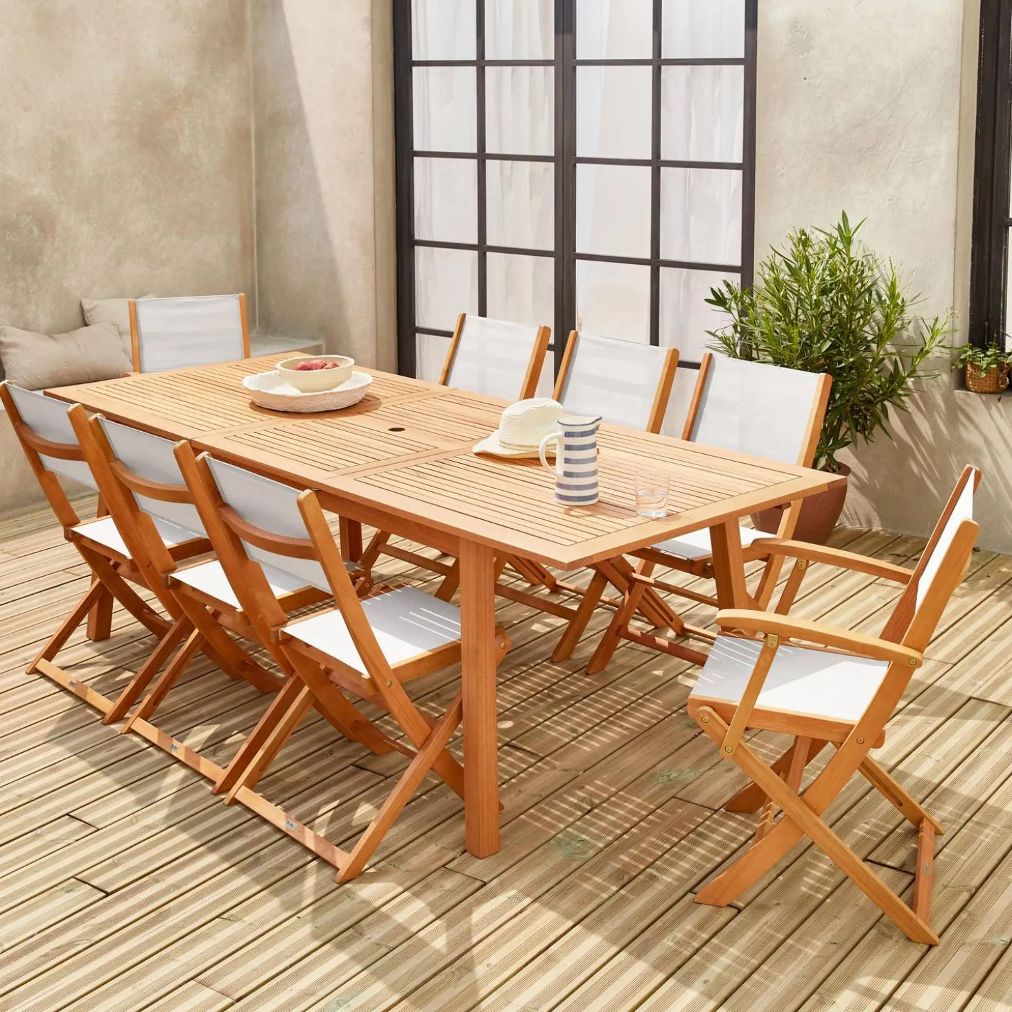 Uitschuifbare houten tuintafel met 8 stoelen